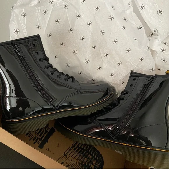NIB Dr. Martens 1460Y Black Patent Leather Women's Boots - Picture 4 of 12